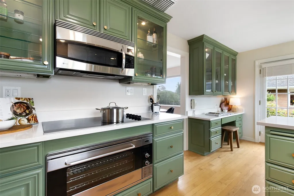 6050 43rd Avenue NE Seattle WA 98115