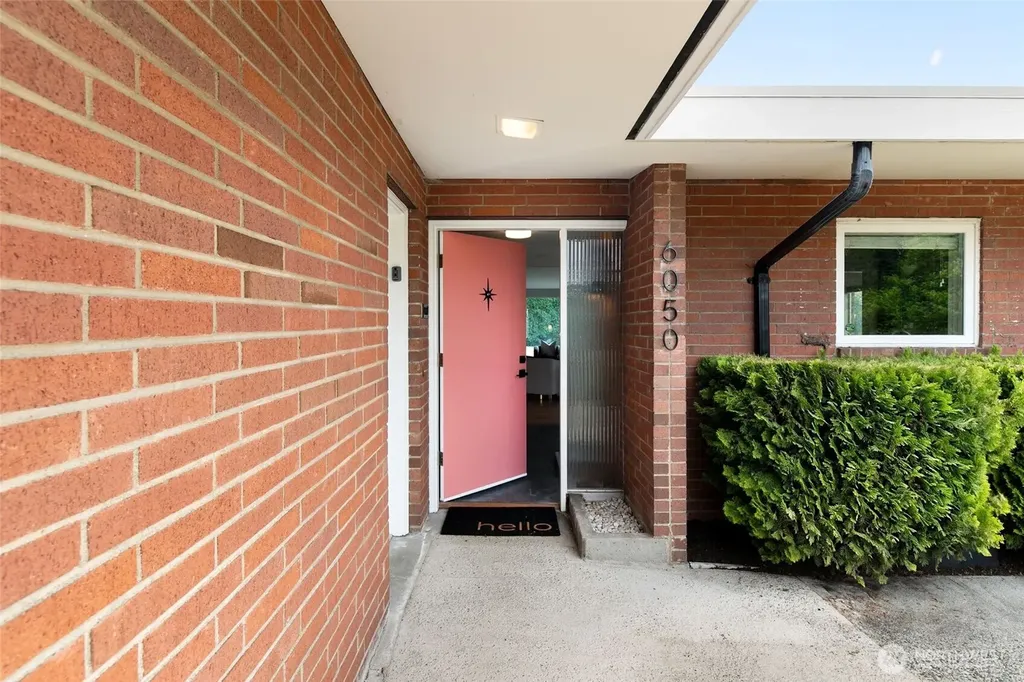 6050 43rd Avenue NE Seattle WA 98115