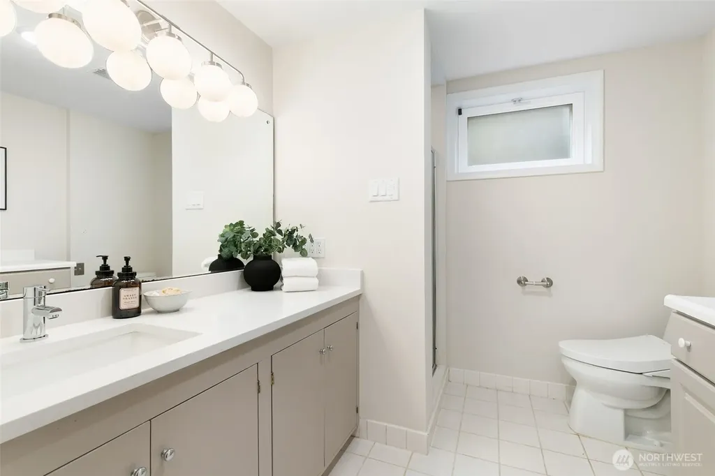 6050 43rd Avenue NE Seattle WA 98115