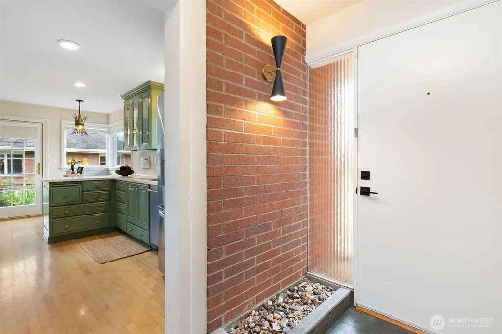 6050 43rd Avenue NE Seattle WA 98115