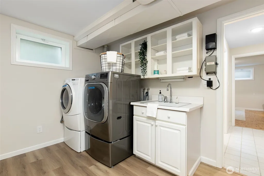 6050 43rd Avenue NE Seattle WA 98115