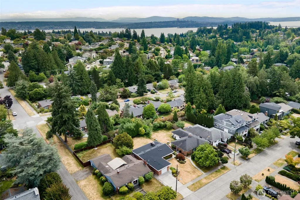 6050 43rd Avenue NE Seattle WA 98115