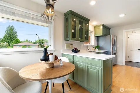 6050 43rd Avenue NE Seattle WA 98115