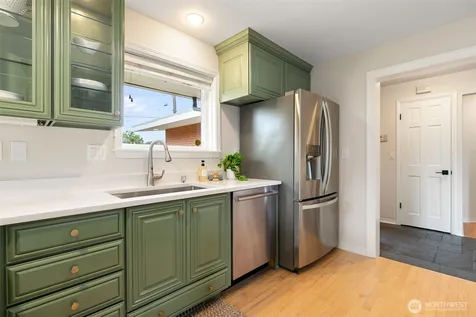 6050 43rd Avenue NE Seattle WA 98115