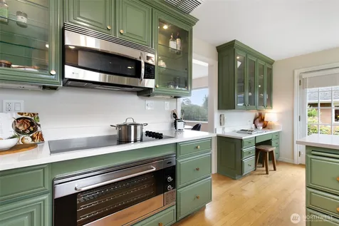 6050 43rd Avenue NE Seattle WA 98115