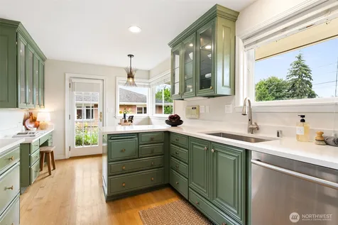 6050 43rd Avenue NE Seattle WA 98115