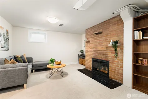 6050 43rd Avenue NE Seattle WA 98115