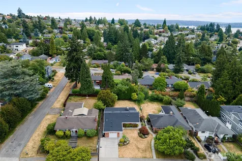 6050 43rd Avenue NE Seattle WA 98115