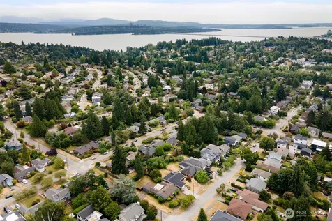 6050 43rd Avenue NE Seattle WA 98115