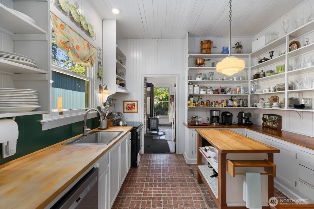2415 Willows Road Seaview WA 98644