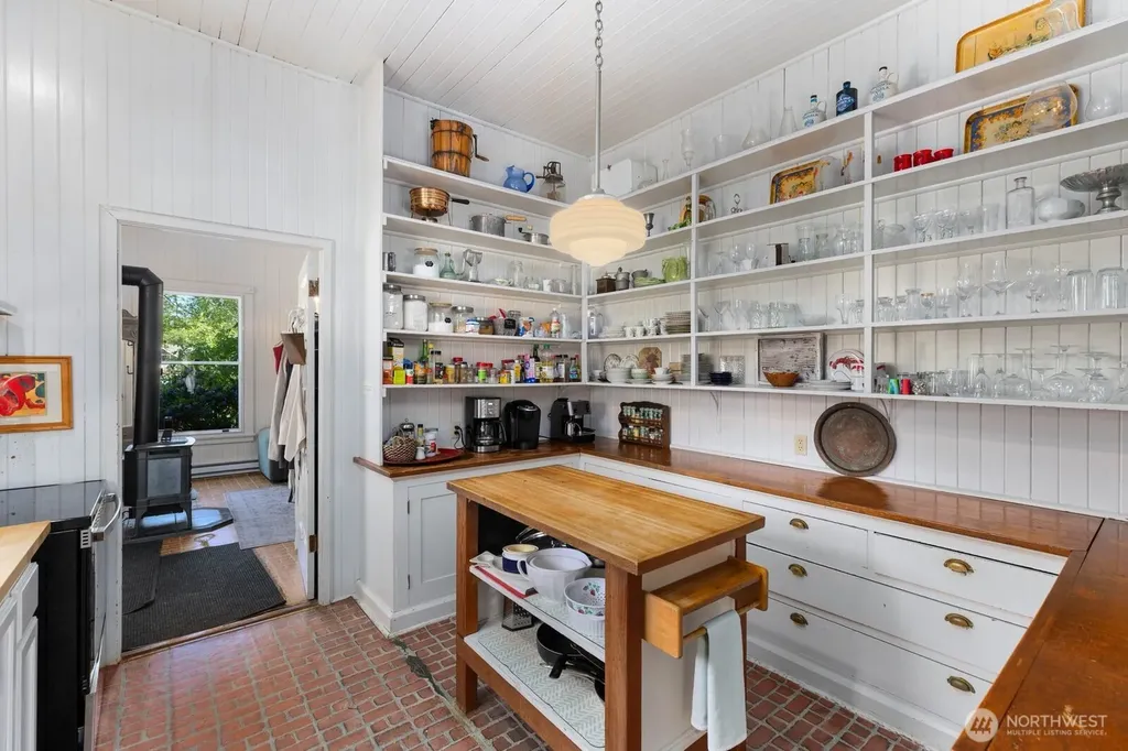 2415 Willows Road Seaview WA 98644