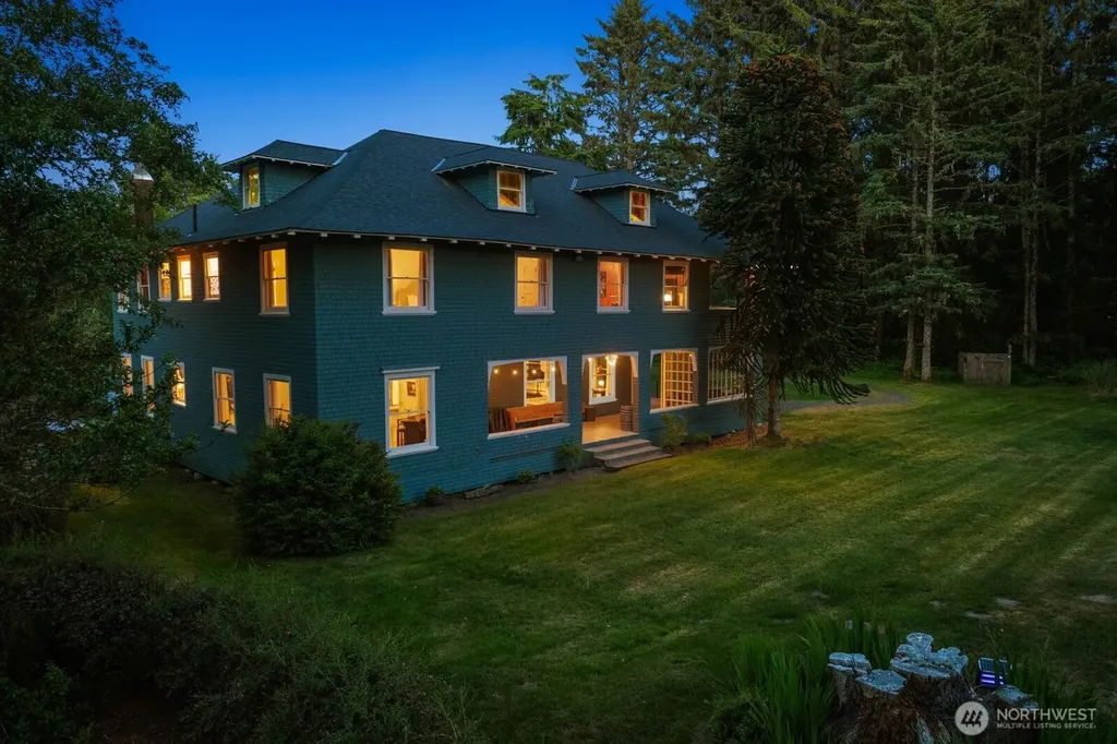 2415 Willows Road Seaview WA 98644