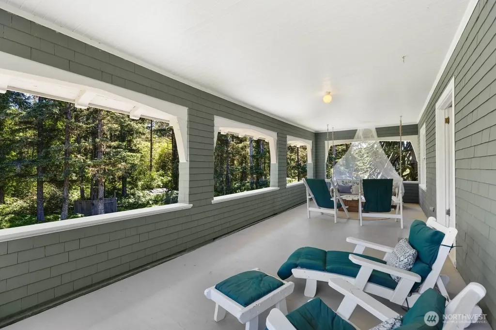 2415 Willows Road Seaview WA 98644