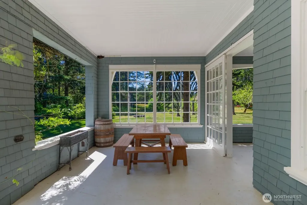 2415 Willows Road Seaview WA 98644