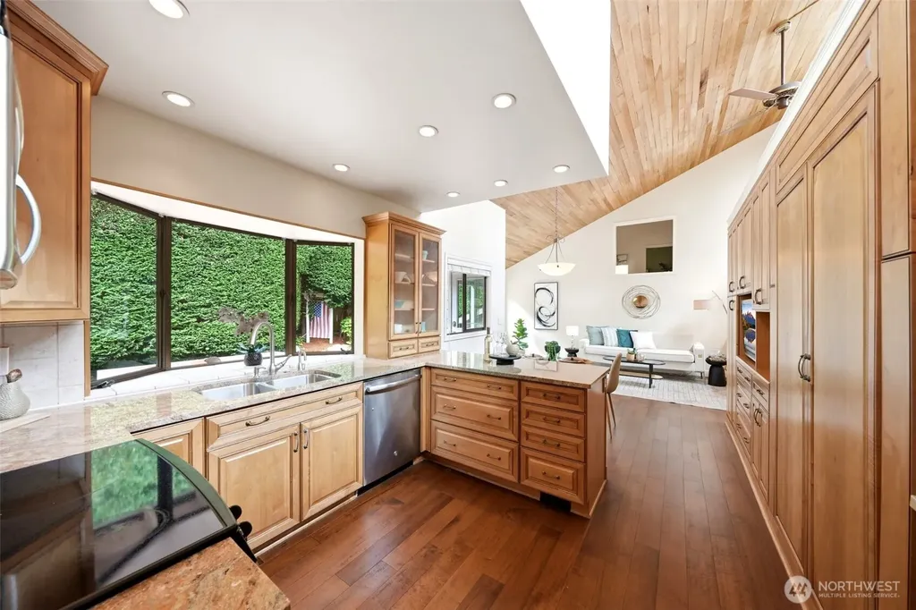 301 128th Avenue NE Bellevue WA 98005