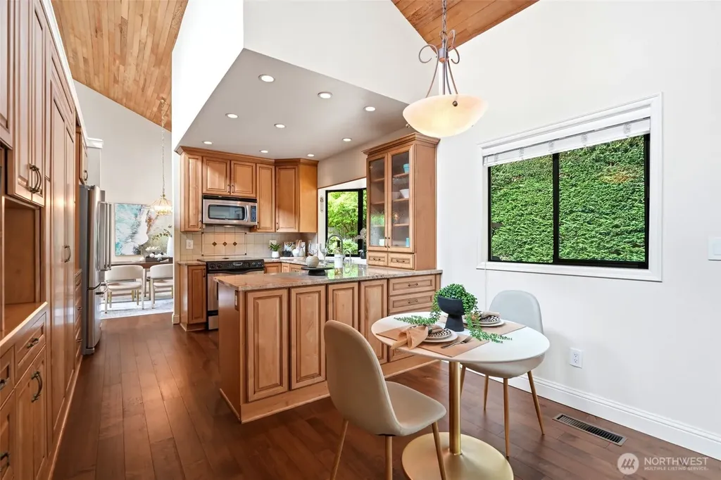 301 128th Avenue NE Bellevue WA 98005