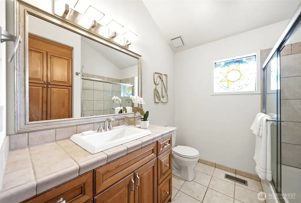 301 128th Avenue NE Bellevue WA 98005