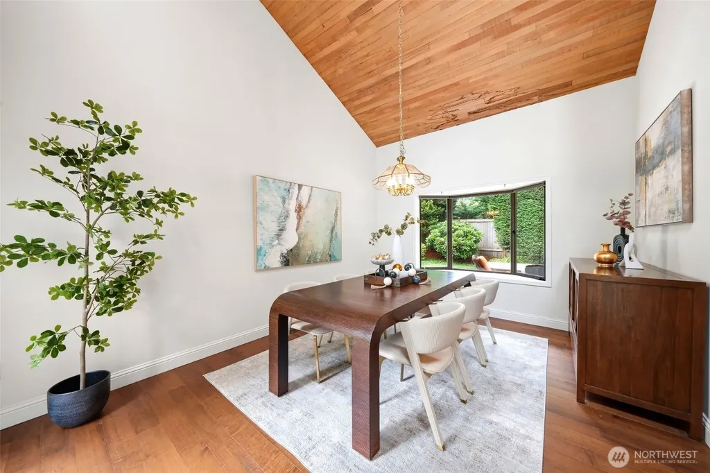 301 128th Avenue NE Bellevue WA 98005