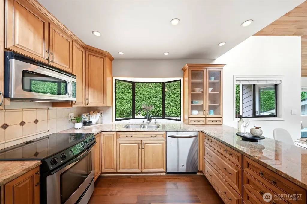 301 128th Avenue NE Bellevue WA 98005