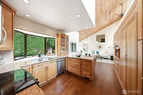 301 128th Avenue NE Bellevue WA 98005