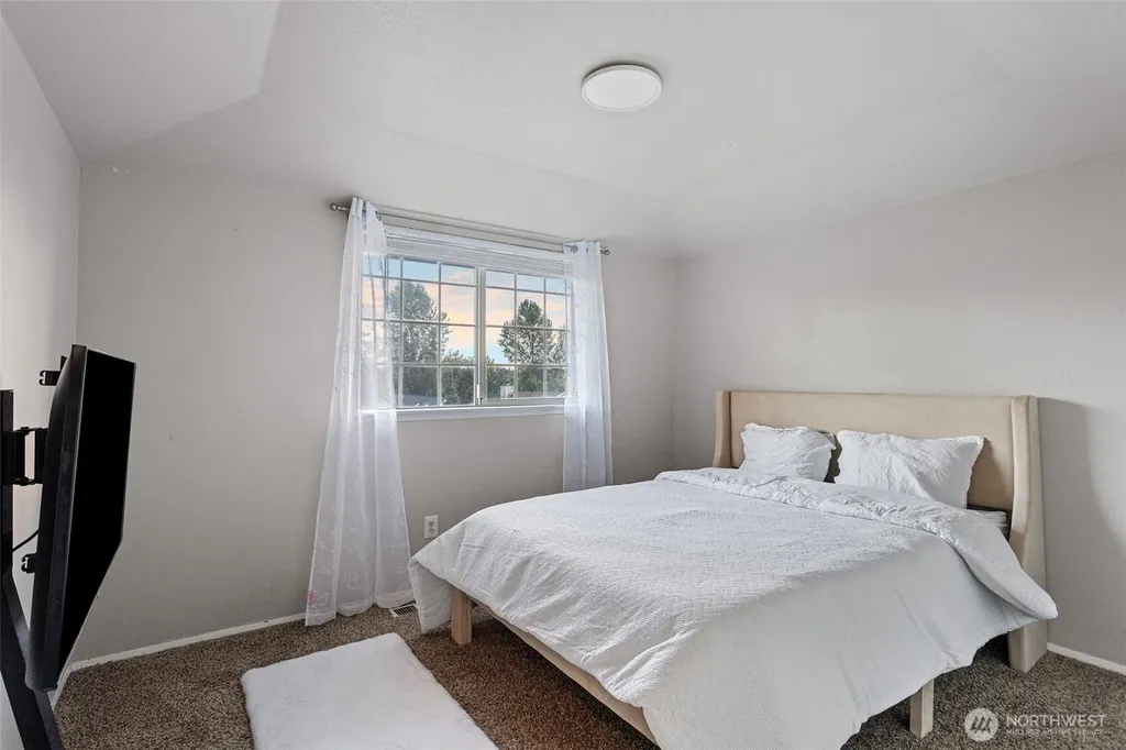 4259 SW 338th Street Federal Way WA 98023