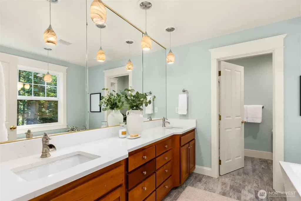 8363 NE Sumanee Place Bainbridge Island WA 98110