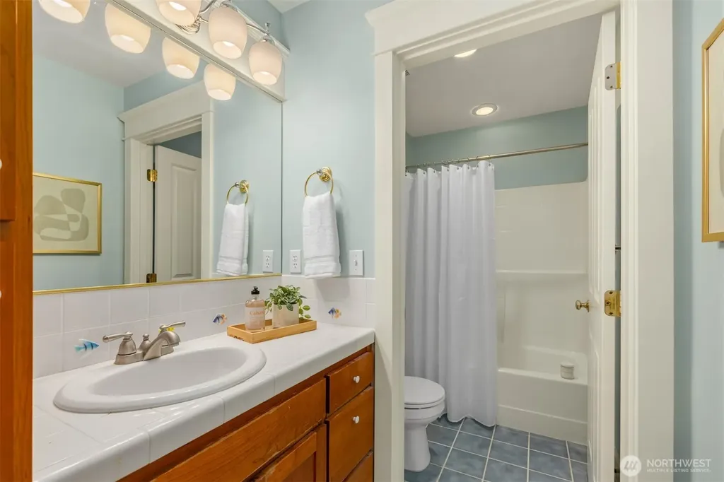 8363 NE Sumanee Place Bainbridge Island WA 98110