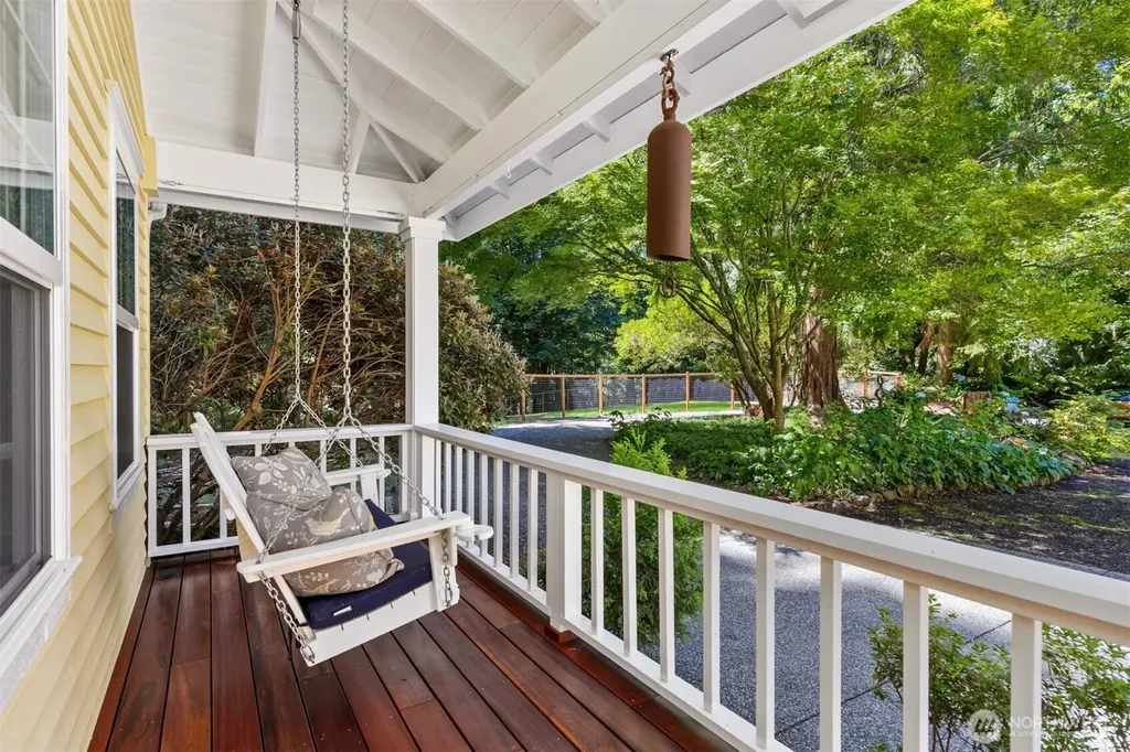 8363 NE Sumanee Place Bainbridge Island WA 98110