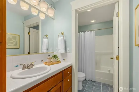 8363 NE Sumanee Place Bainbridge Island WA 98110