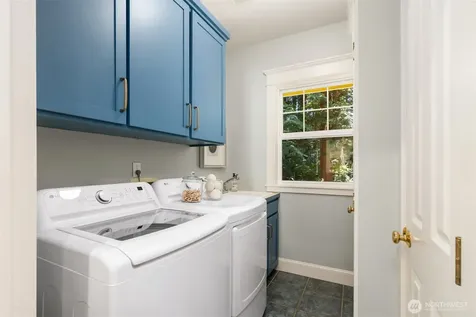 8363 NE Sumanee Place Bainbridge Island WA 98110