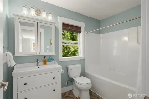 8363 NE Sumanee Place Bainbridge Island WA 98110
