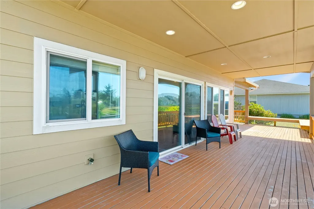 709 Wawona Avenue SW Ocean Shores WA 98569