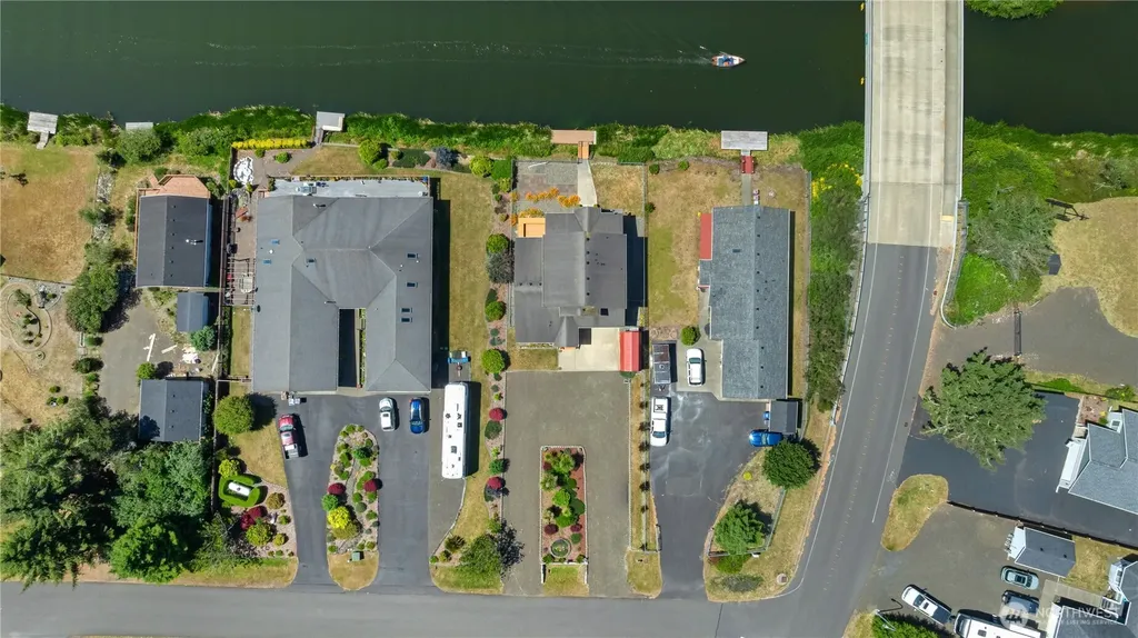 709 Wawona Avenue SW Ocean Shores WA 98569