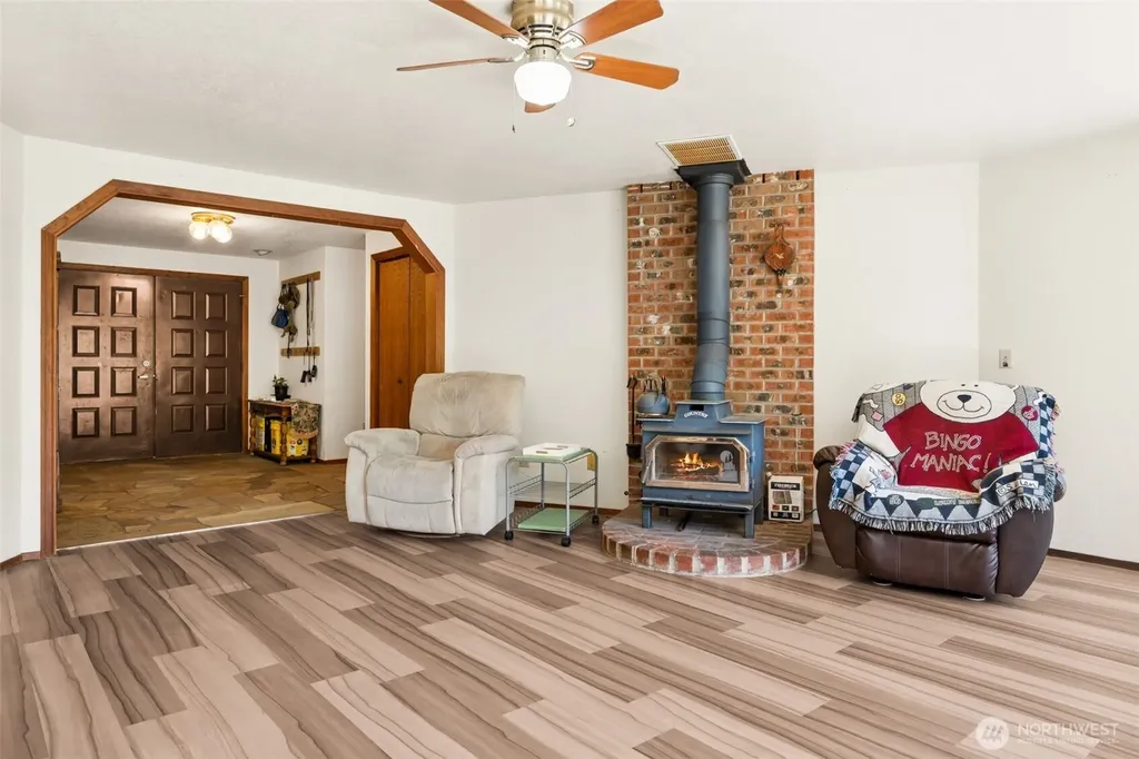 470 E Murray Road N Grapeview WA 98546