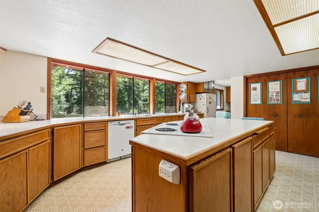 470 E Murray Road N Grapeview WA 98546