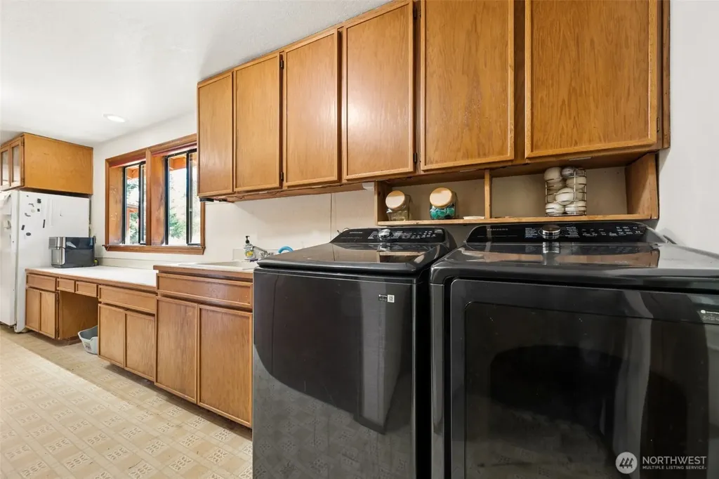 470 E Murray Road N Grapeview WA 98546