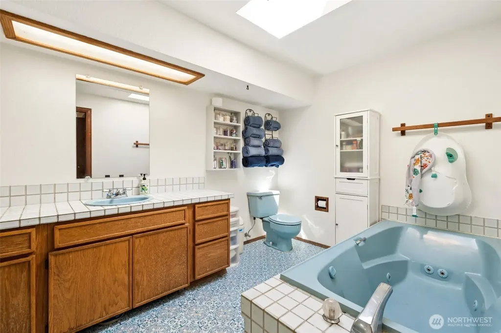 470 E Murray Road N Grapeview WA 98546
