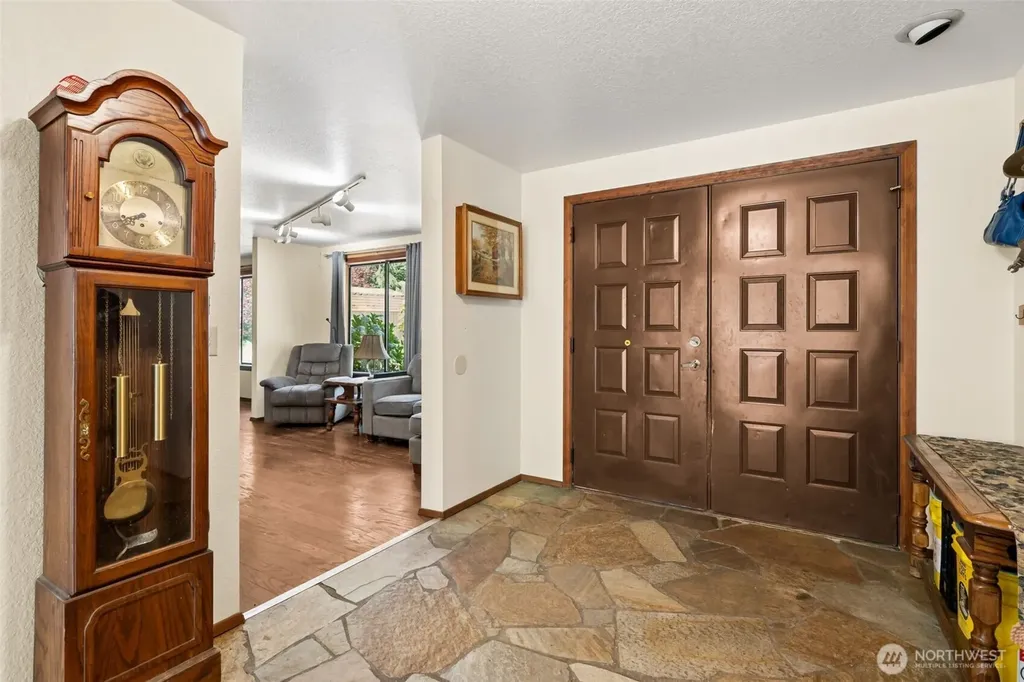 470 E Murray Road N Grapeview WA 98546