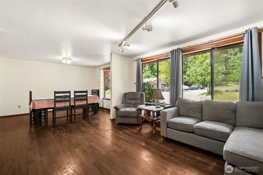470 E Murray Road N Grapeview WA 98546