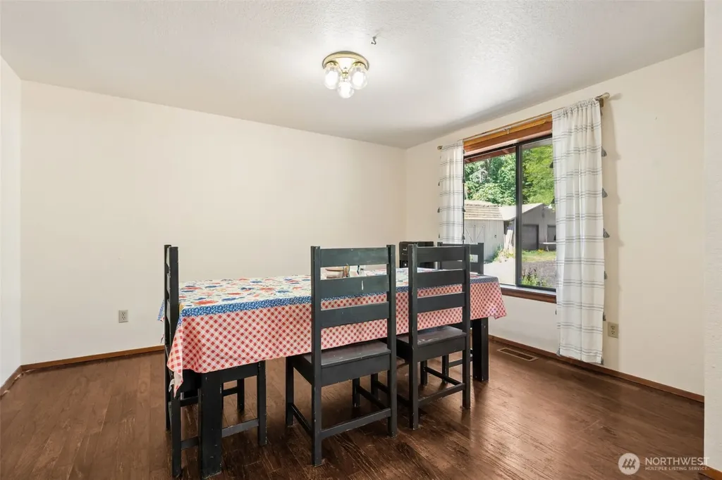 470 E Murray Road N Grapeview WA 98546