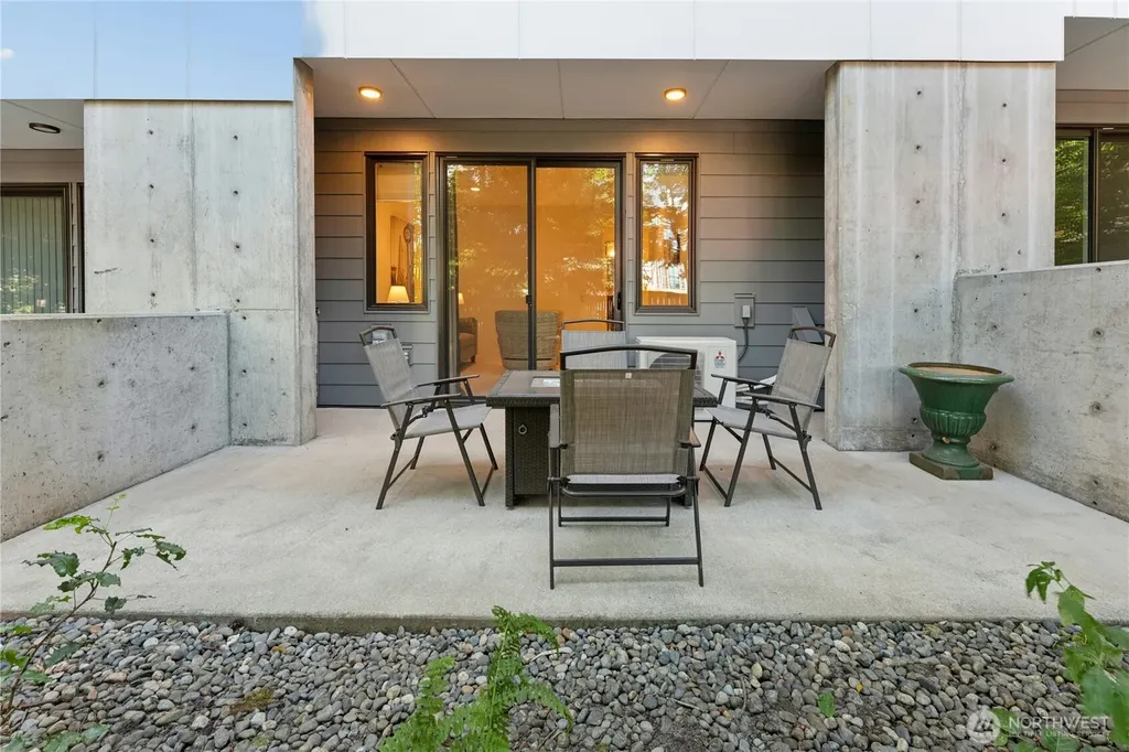 10762 1st Drive Bellevue WA 98004