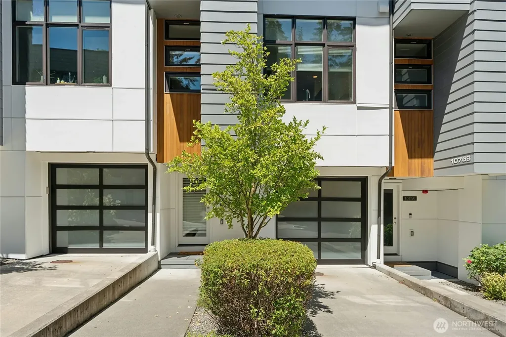 10762 1st Drive Bellevue WA 98004