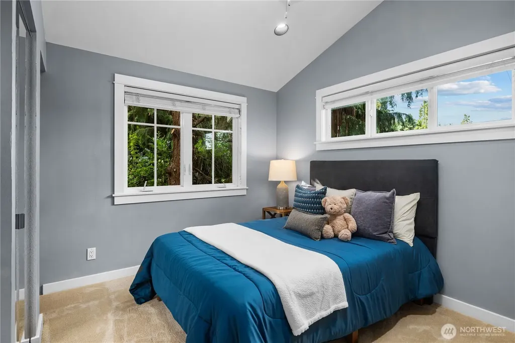 528 W Lake Sammamish Parkway SE Bellevue WA 98008