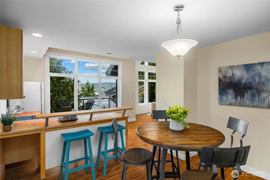 528 W Lake Sammamish Parkway SE Bellevue WA 98008