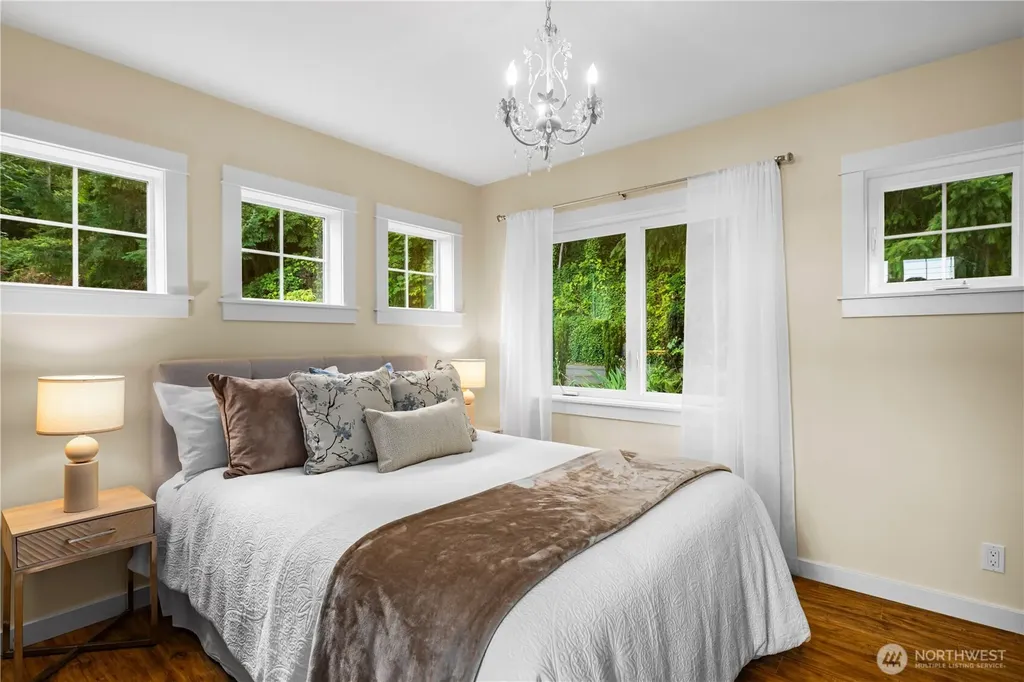 528 W Lake Sammamish Parkway SE Bellevue WA 98008
