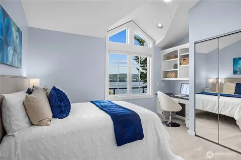 528 W Lake Sammamish Parkway SE Bellevue WA 98008