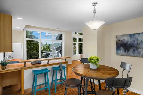 528 W Lake Sammamish Parkway SE Bellevue WA 98008