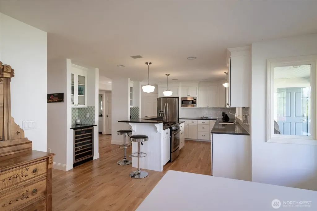 645 18th Avenue W Kirkland WA 98033