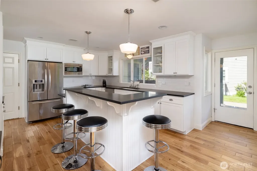 645 18th Avenue W Kirkland WA 98033