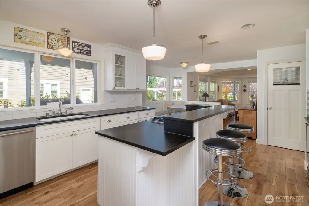 645 18th Avenue W Kirkland WA 98033